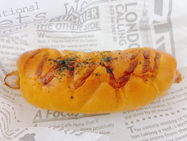 『ソーセージパン』（216円）