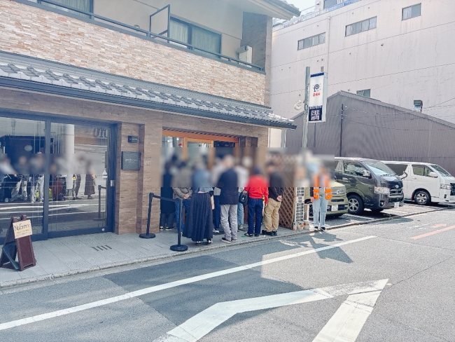 行列ができるお店の外観