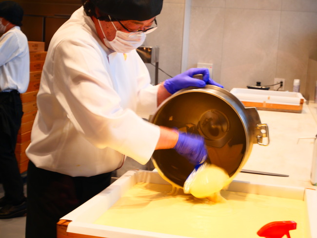 「文明堂 伏見カステラ工房」工程2