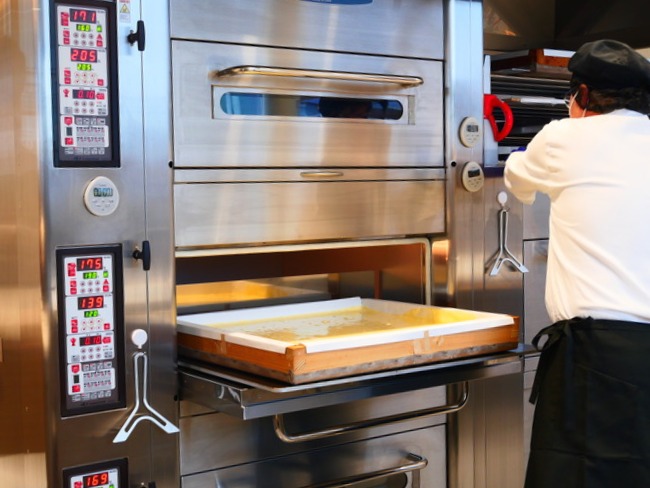 「文明堂 伏見カステラ工房」工程3