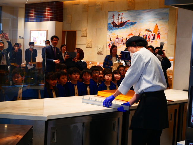 「文明堂 伏見カステラ工房」実演