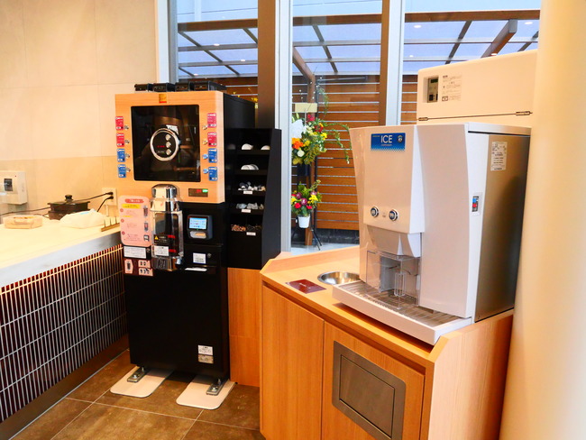 「文明堂 伏見カステラ工房」コーヒーと水