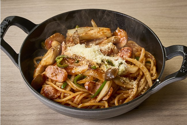 アソボーノの焼きパスタの具沢山ナポリタン