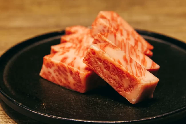 厚切りサーロイン　　　　　　　　　　特製醤油・塩・おろしポン酢
